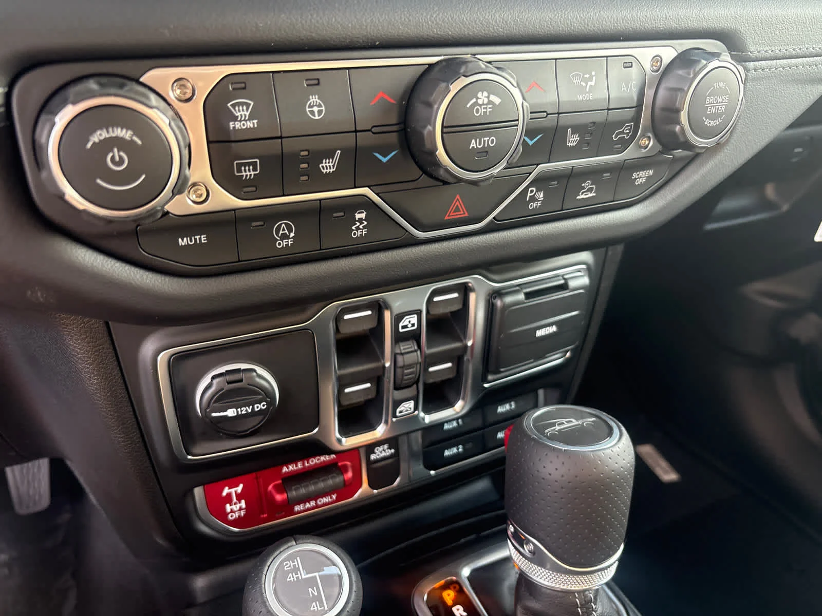 New 2026 Black Clear-Coat Exterior Paint Jeep Mojave image 26