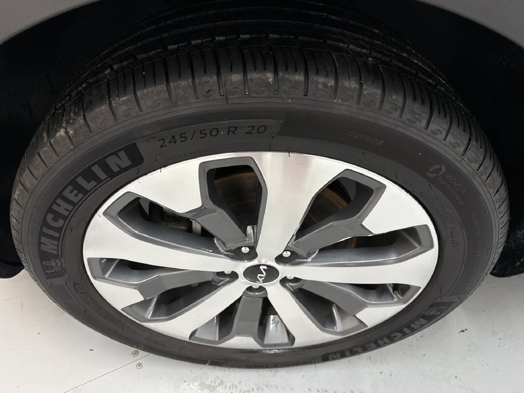 Used 2022 Ebony Black Kia S image 33