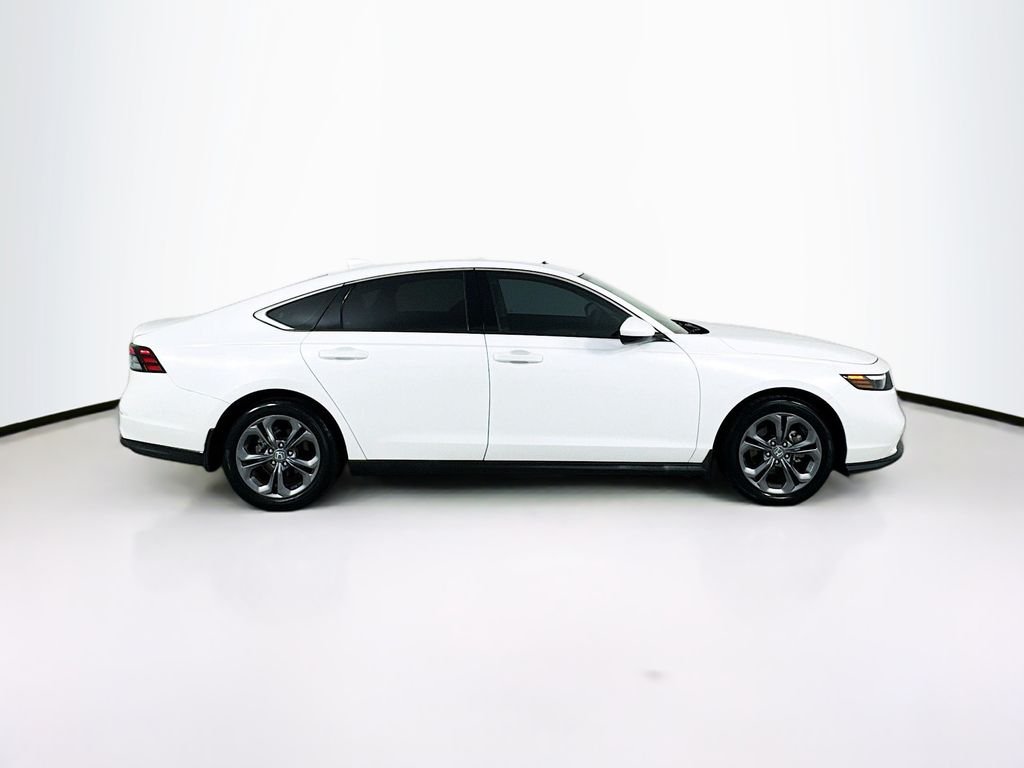 Used 2023 White Honda EX image 8