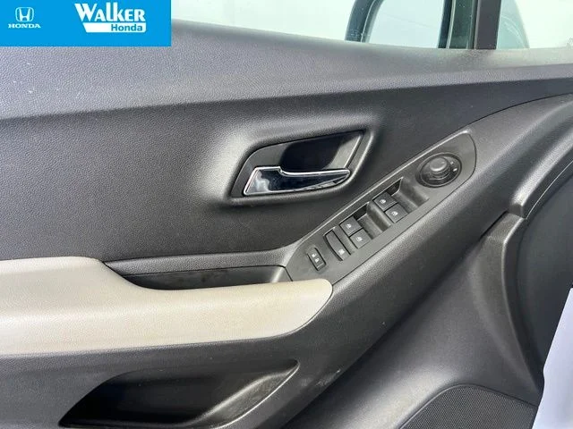 Used 2022 Silver Chevrolet LS image 17