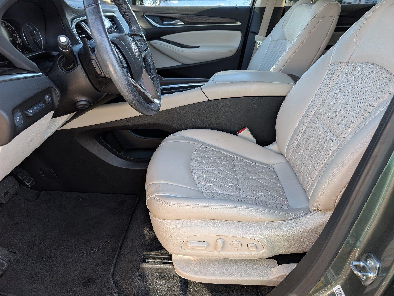 Used 2022 SAGE METALLIC Buick Avenir image 13