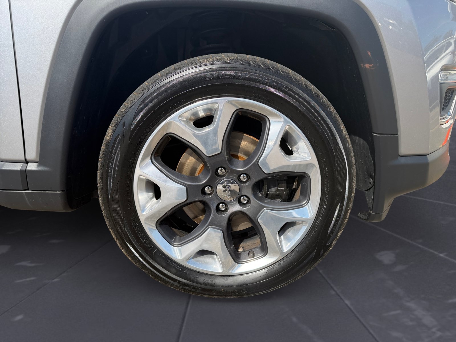 Used 2018 Billet Silver Metallic Clearcoat Jeep Limited image 44