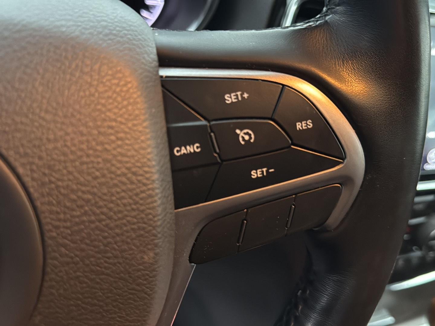 Used 2022 Sting-Gray Clearcoat Jeep Laredo X image 17