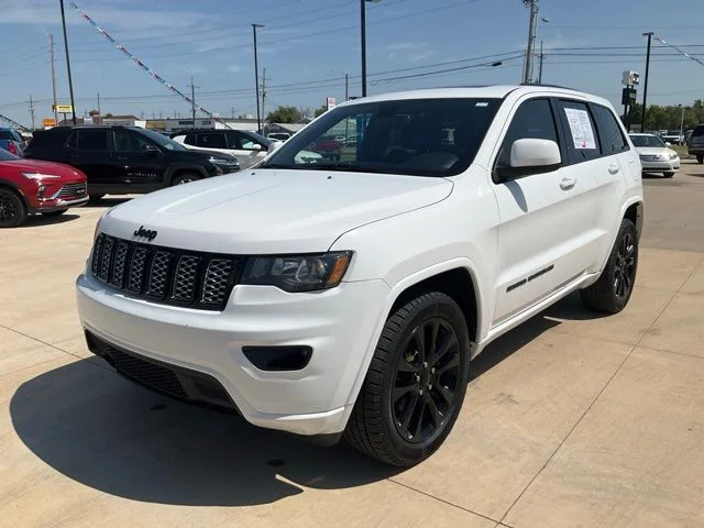 Used 2019 White Jeep Altitude image 37