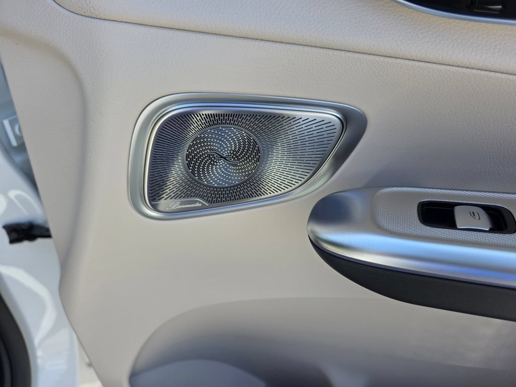 New 2026 Polar White Mercedes-Benz GLC 300 image 46