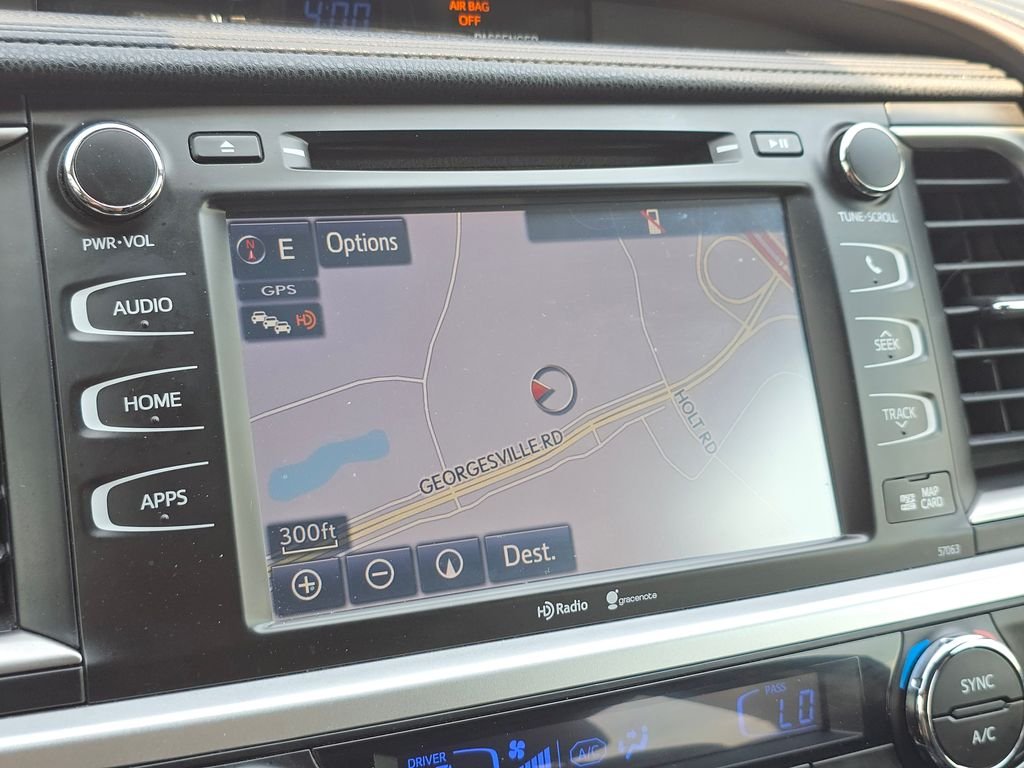Used 2014 White Toyota XLE V6 image 32