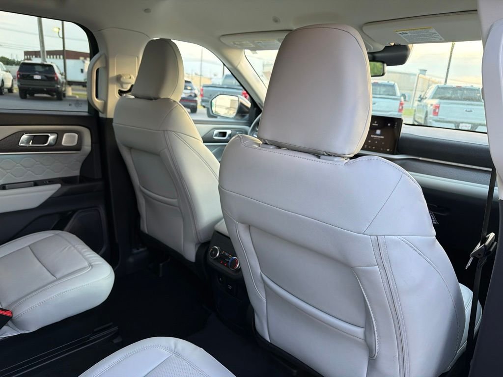 New 2026 Star White Metallic Tri-Coat Ford Platinum™ image 14