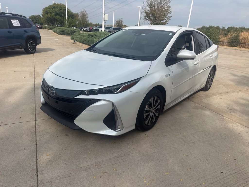 Used 2022 Beige Toyota XLE image 3