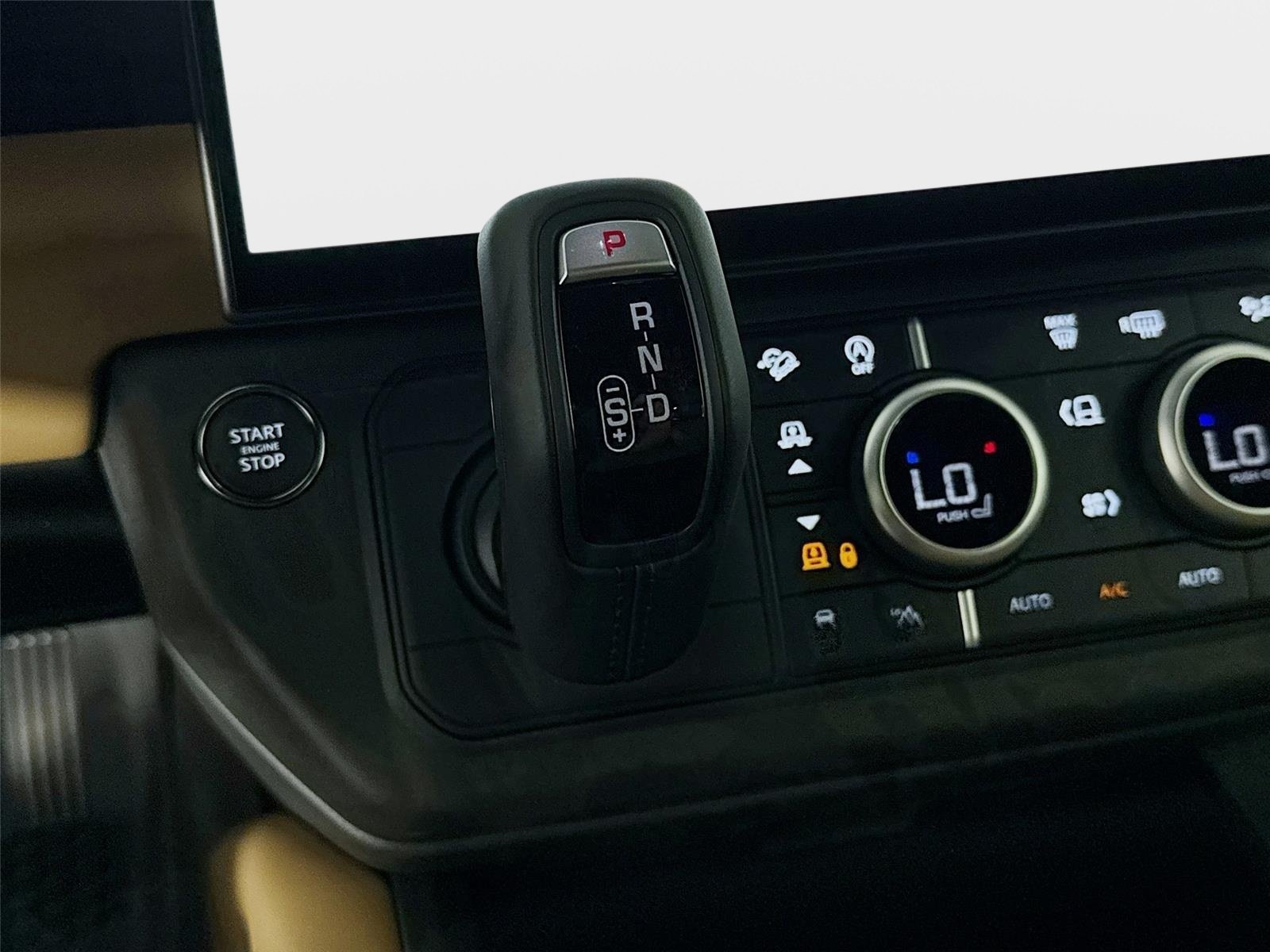 Used 2026 Green Land Rover X-Dynamic SE image 19