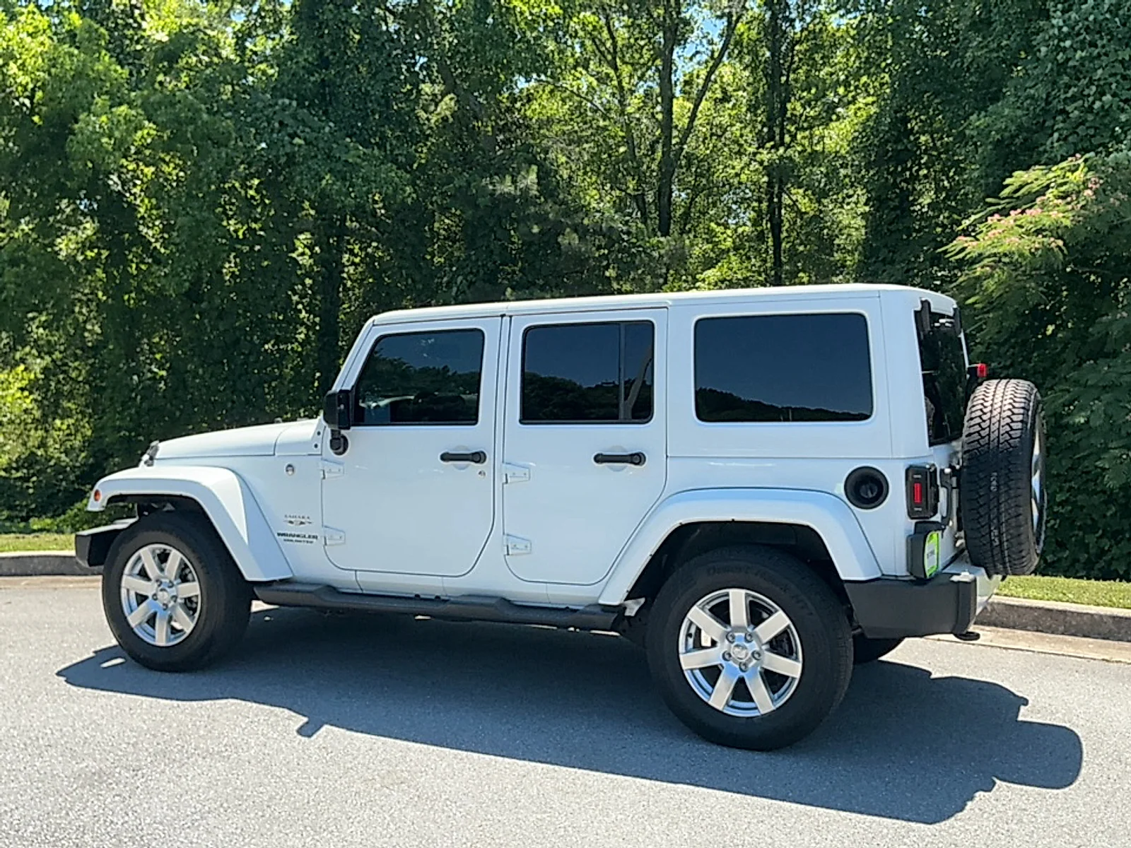 Used 2016 Bright White Clearcoat Jeep Sahara image 3