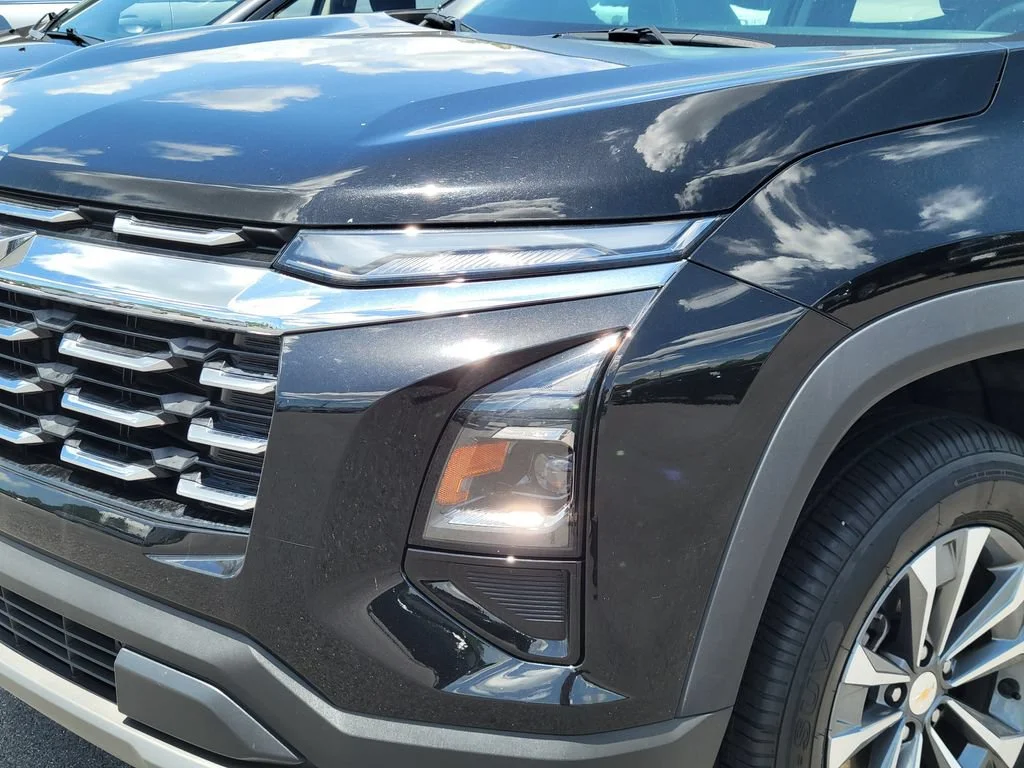 Used 2025 Mosaic Black Metallic Chevrolet LT image 9