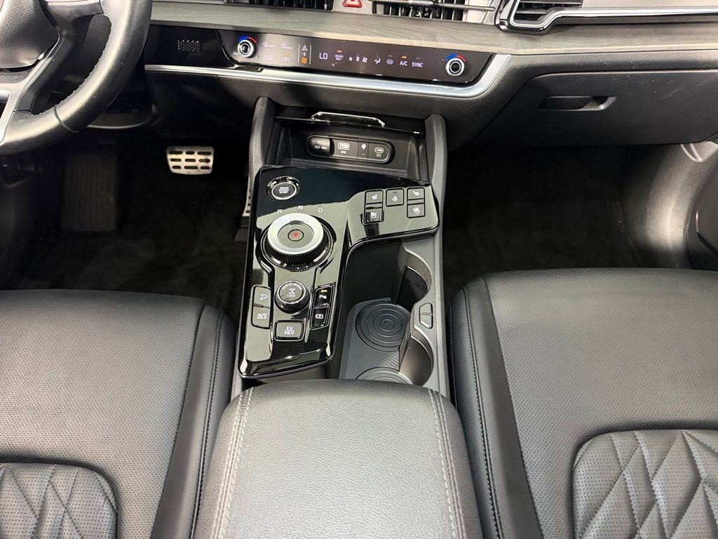 Used 2023 Snow White Pearl Kia X-Line Prestige image 19