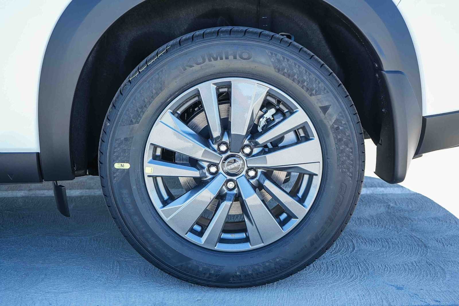 New 2026 Everest White Pearl TriCoat Nissan SV image 10