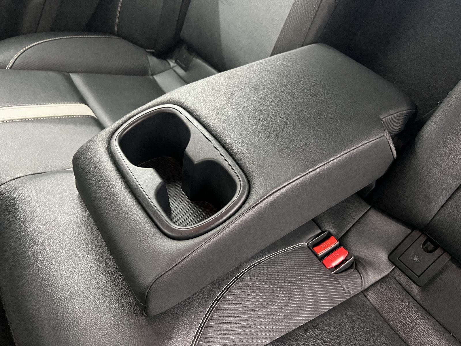 2025 Toyota Camry SE - Photo 24