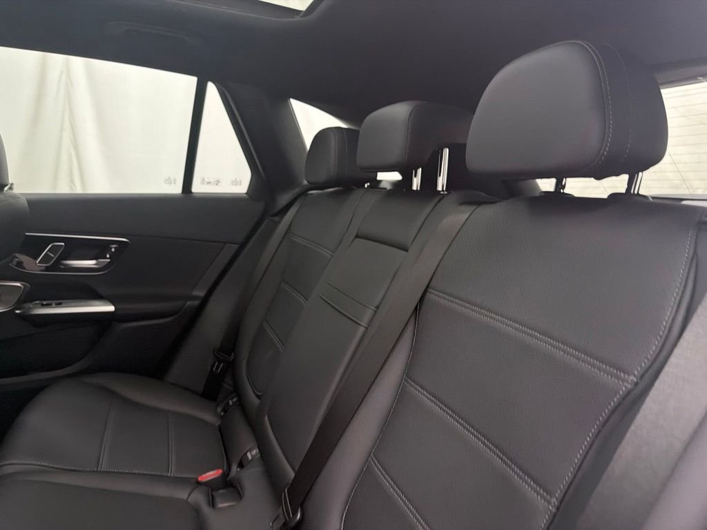 New 2027 Polar White Mercedes-Benz GLC 300 image 19
