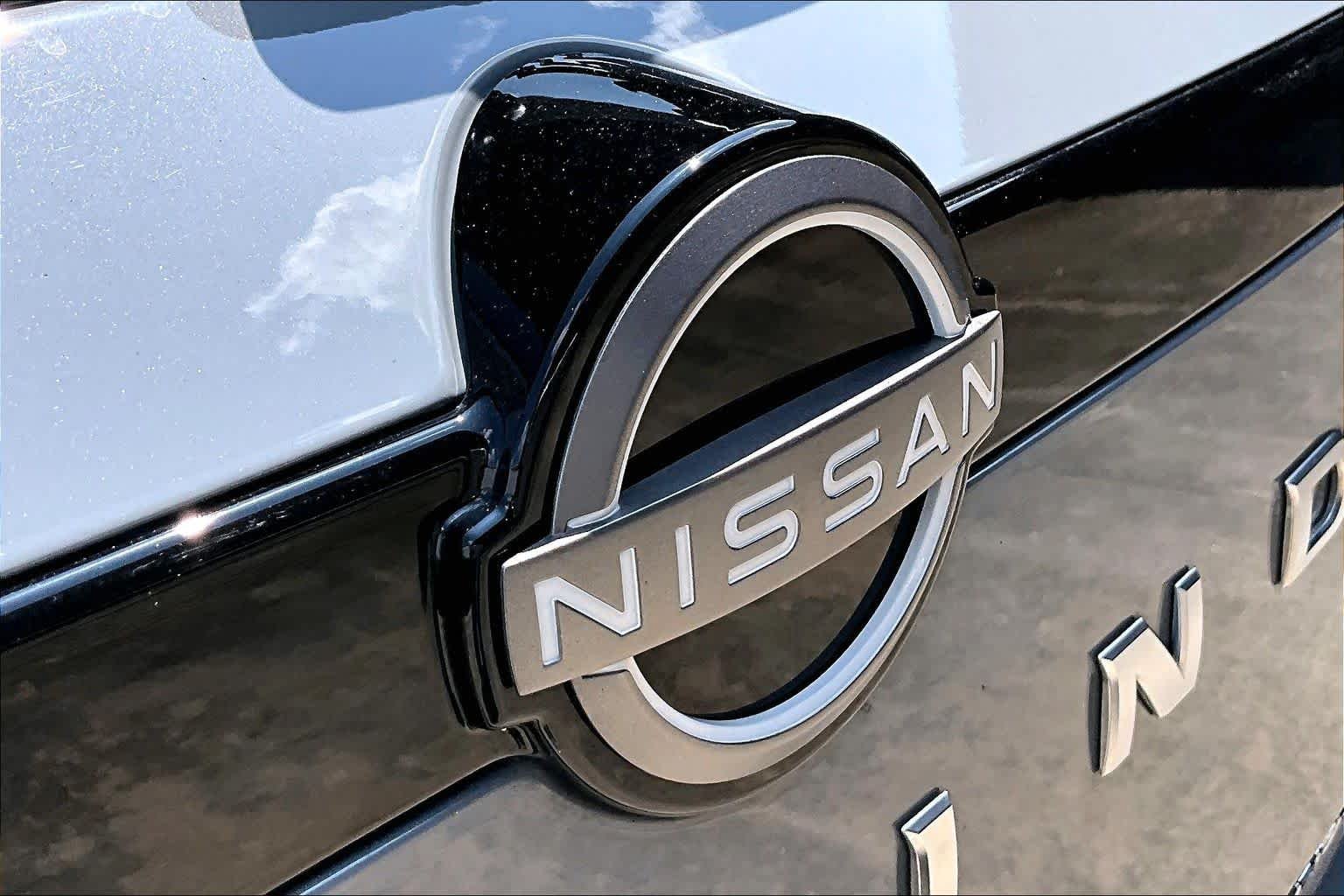 Used 2026 Super Black Nissan SV image 31