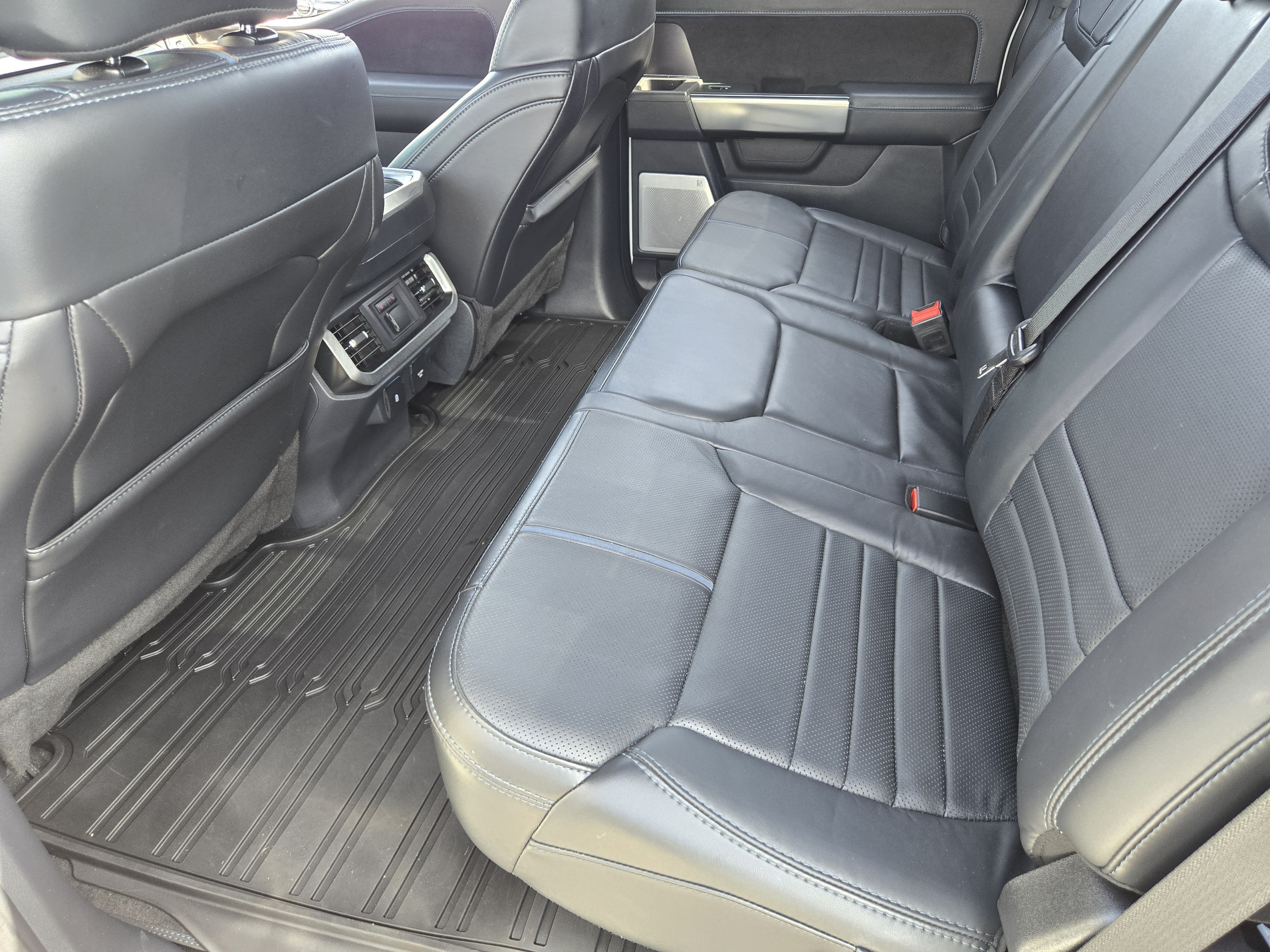 Used 2024 White Metallic Ford Platinum image 28