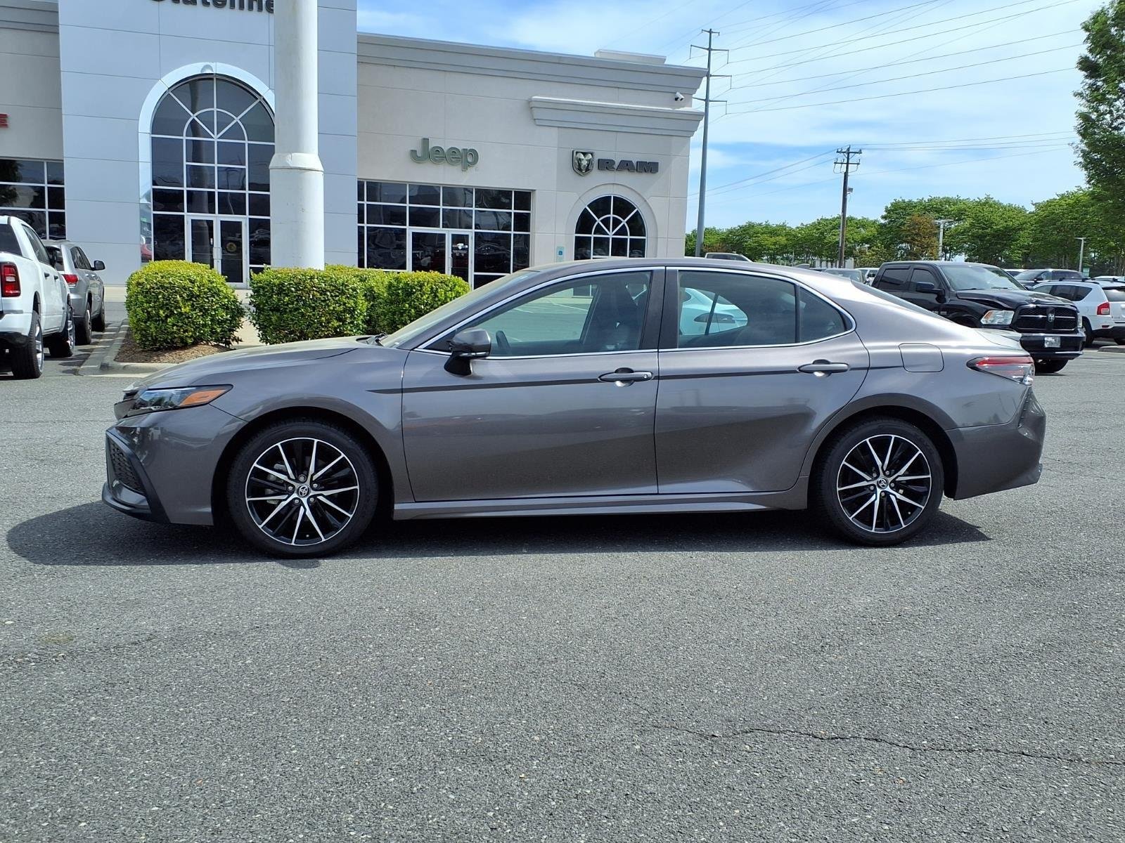 Used 2024 Predawn Gray Mica Toyota SE image 3