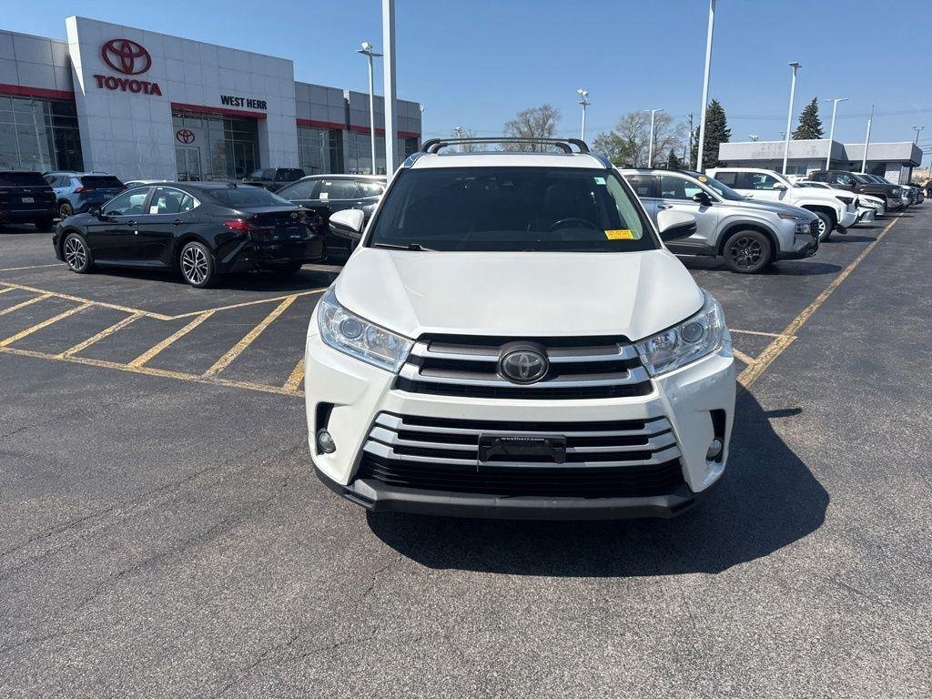Used 2018 Blizzard Pearl Toyota XLE image 4