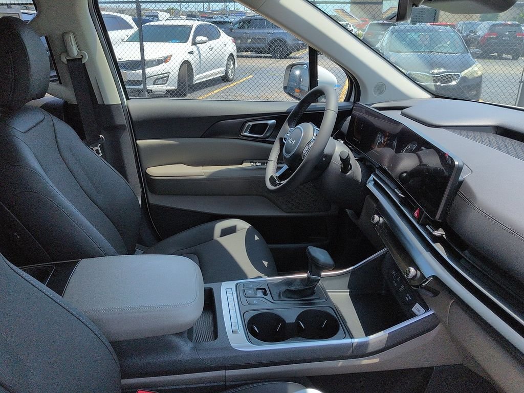 New 2026 Snow White Pearl Kia LXS image 7