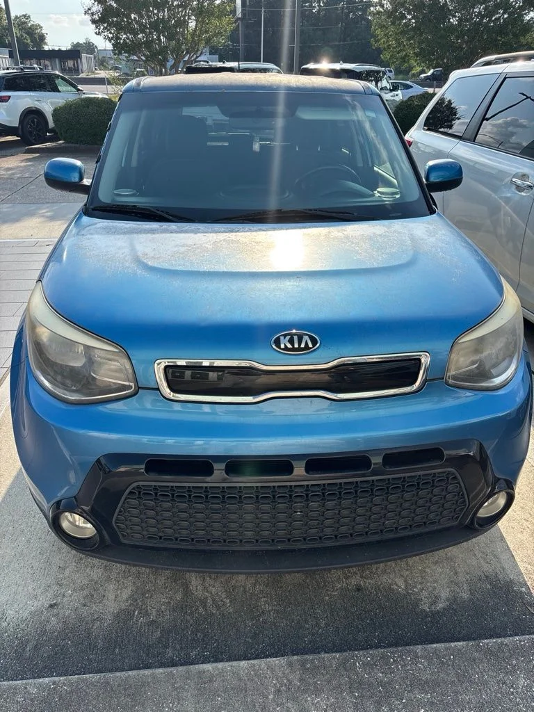 Used 2016 Blue Kia Plus image 2