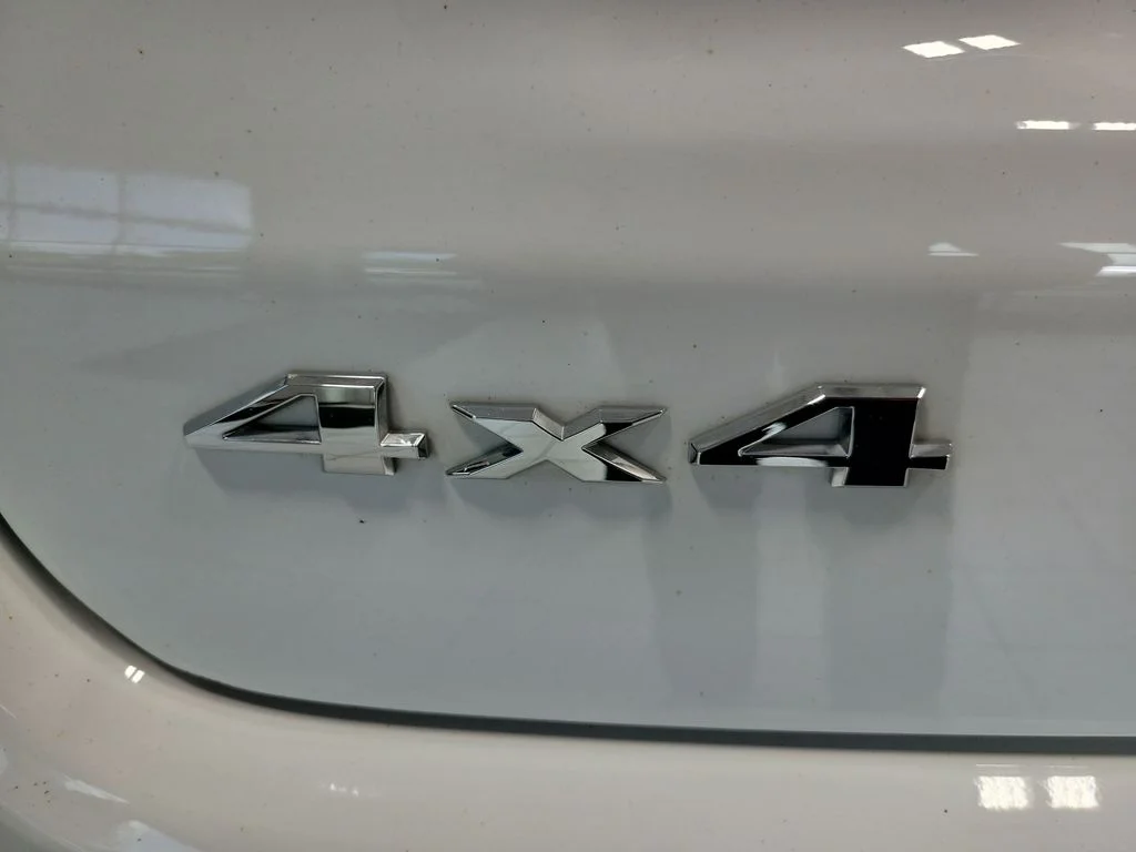 Used 2022 White Jeep Latitude Lux image 12