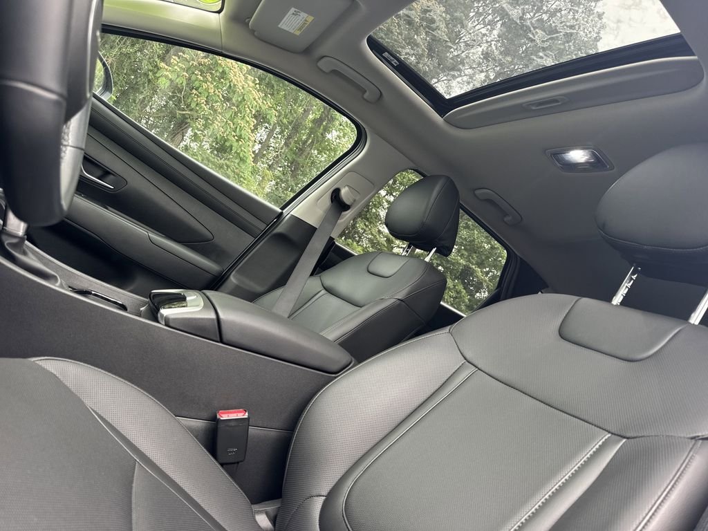 Used 2025 Silver Hyundai SEL Convenience image 33