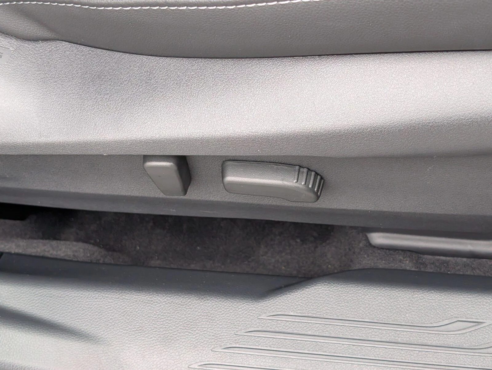 Used 2025 Silver Subaru Touring image 25