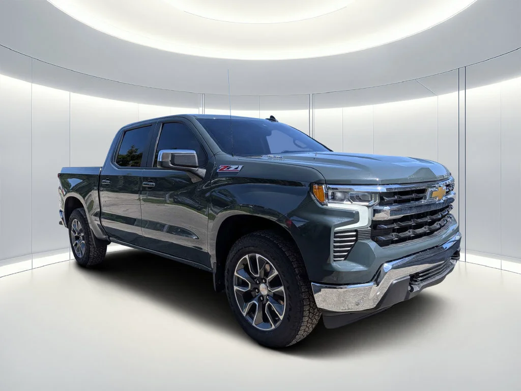Used 2025 Gray Chevrolet LT image 1