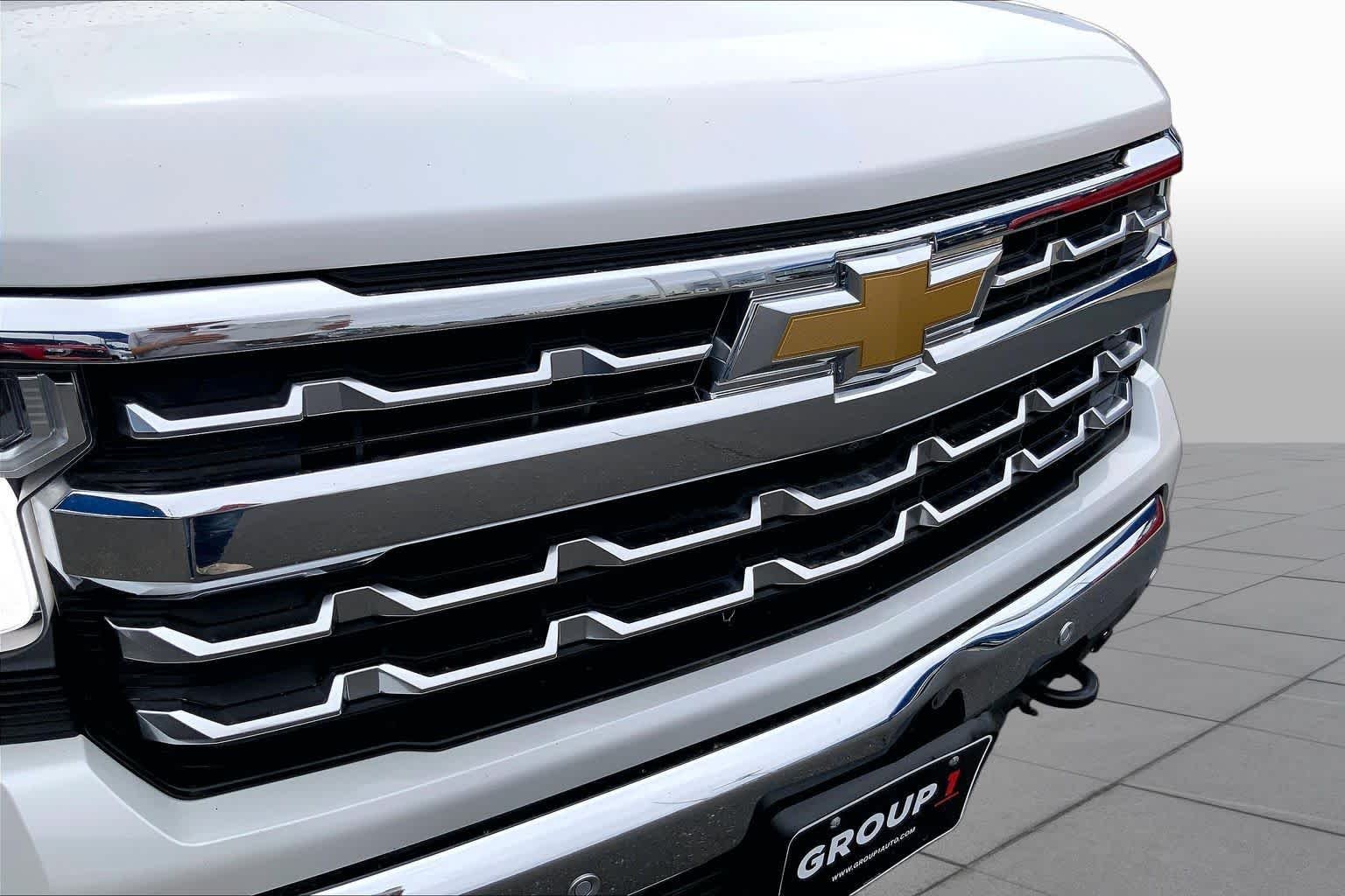 Used 2023 Iridescent Pearl Tricoat Chevrolet LTZ image 29