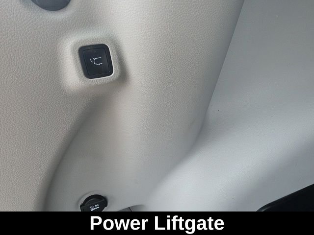 Used 2023 Black Jeep Latitude image 18