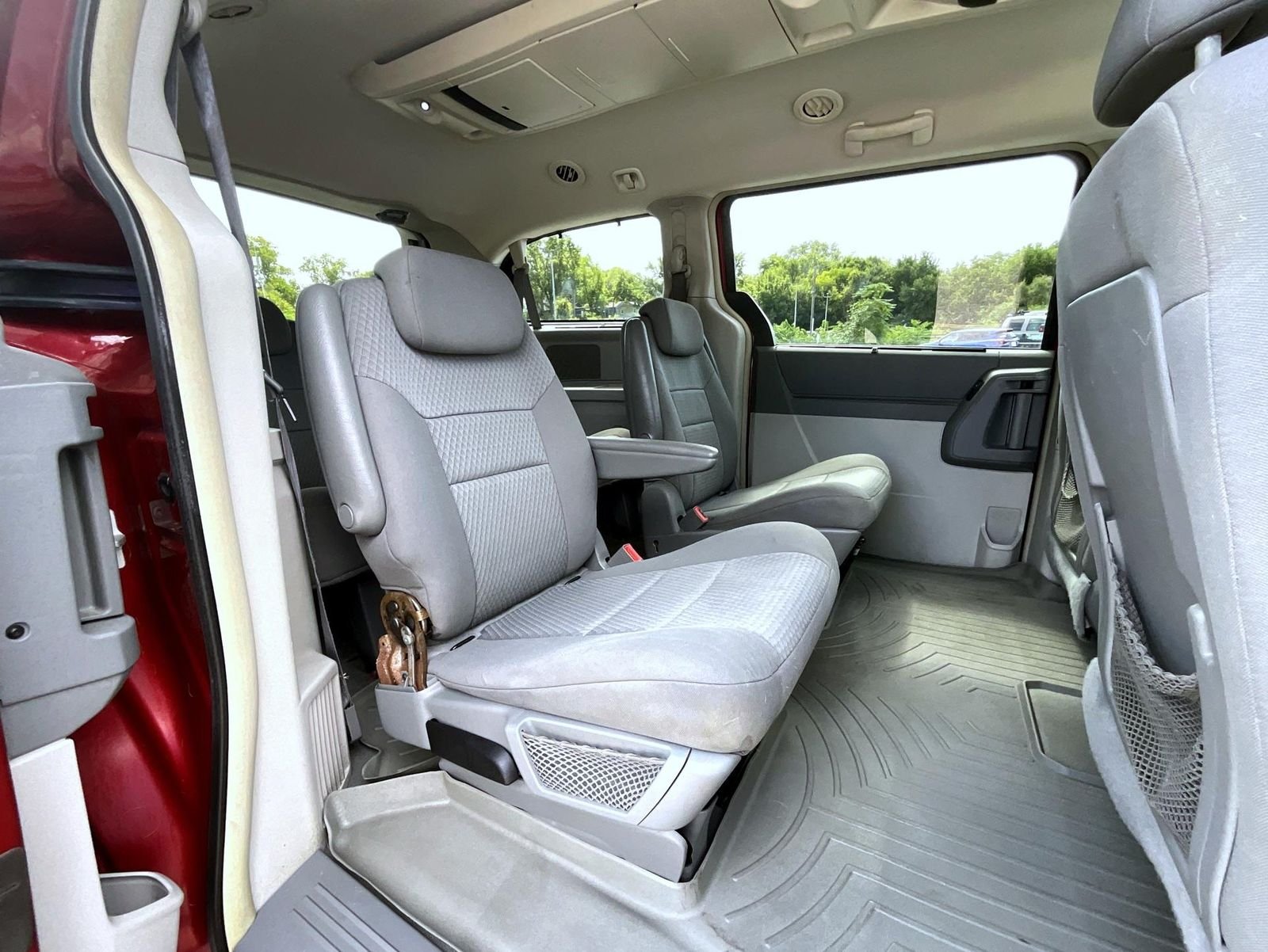Used 2010 Red Chrysler Touring image 20