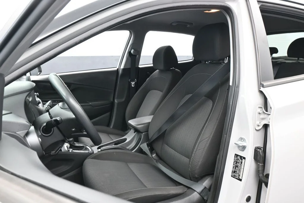 Used 2023 Cyber Silver w/Black Roof Hyundai SEL image 9