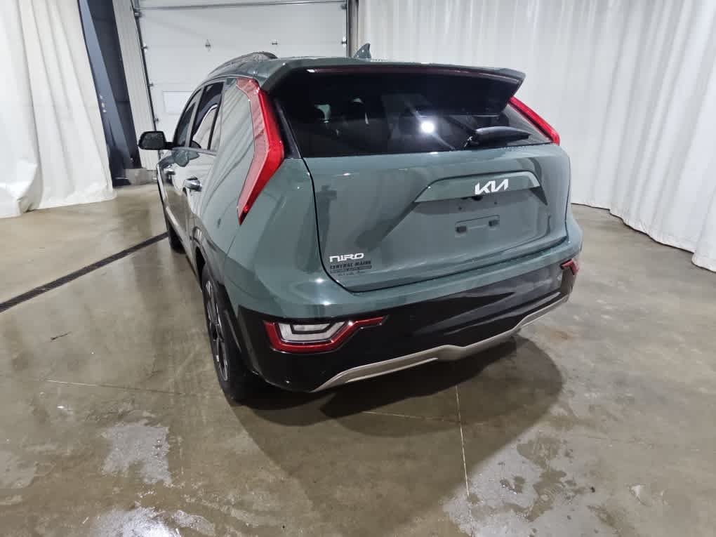Used 2023 Cityscape Green Kia Wave image 5