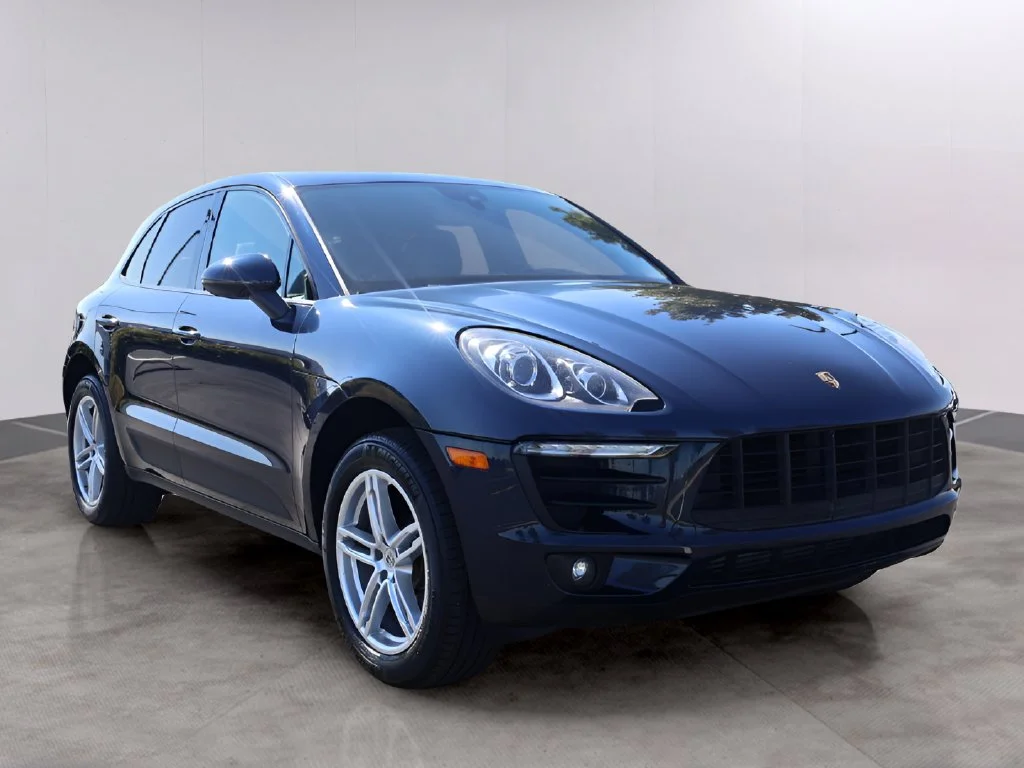 Used 2018  Porsche Base image 5