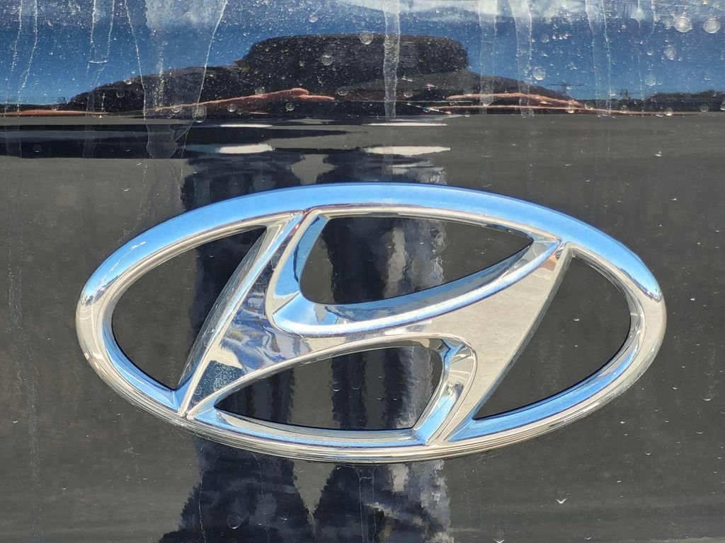New 2026 Black Hyundai SEL image 5