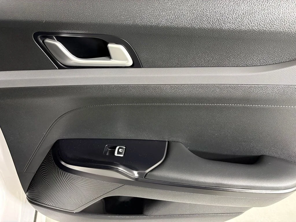 Used 2022 White Kia GT-Line image 15