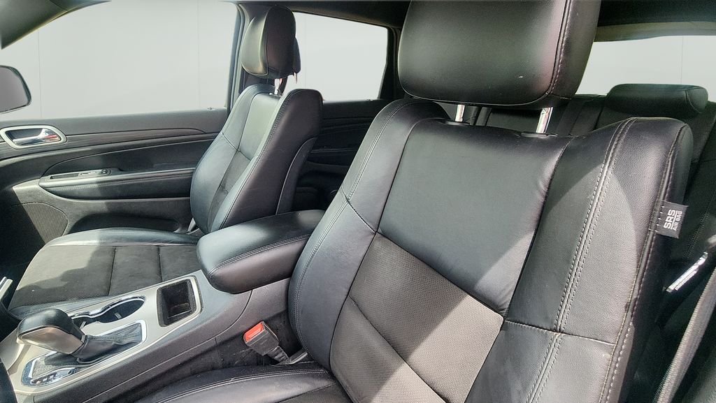 Used 2021 White Jeep Laredo X image 12