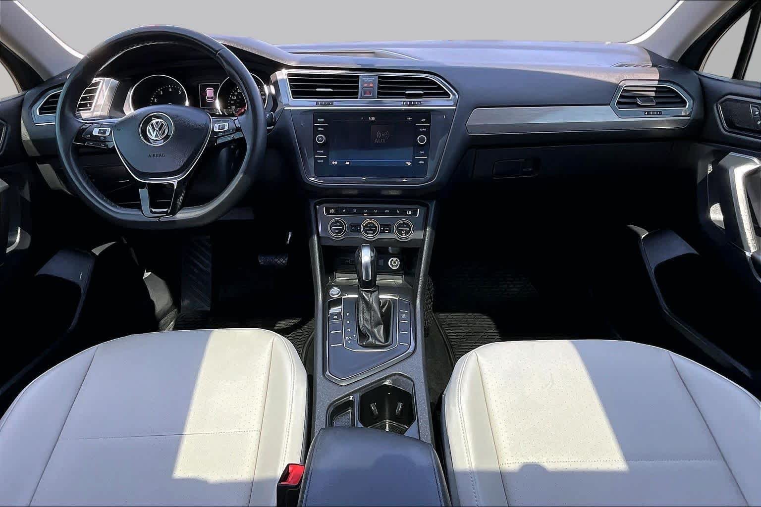 Used 2020 Stone Blue Metallic Volkswagen SE image 16