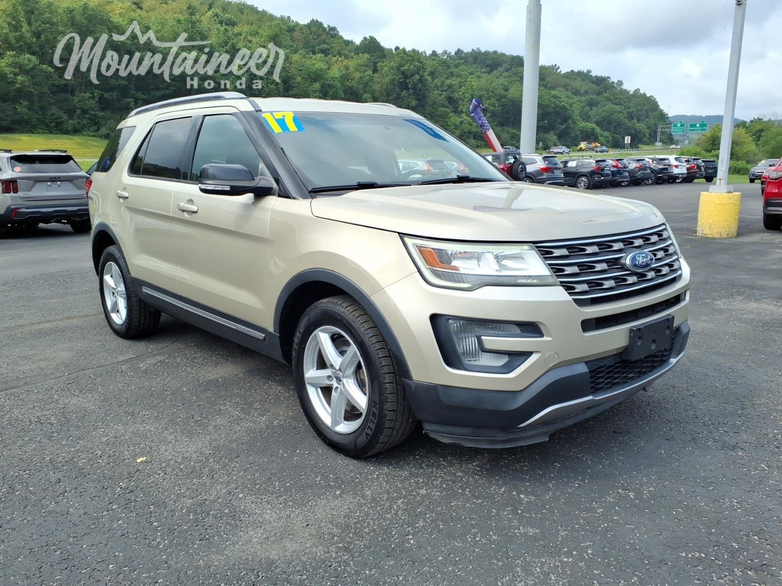 Used 2017 White Gold Ford XLT image 2