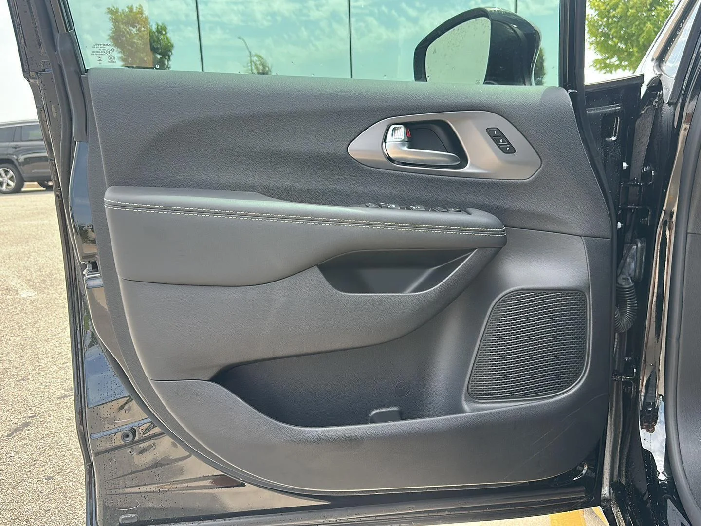 2026 Chrysler Pacifica Select - Photo 8
