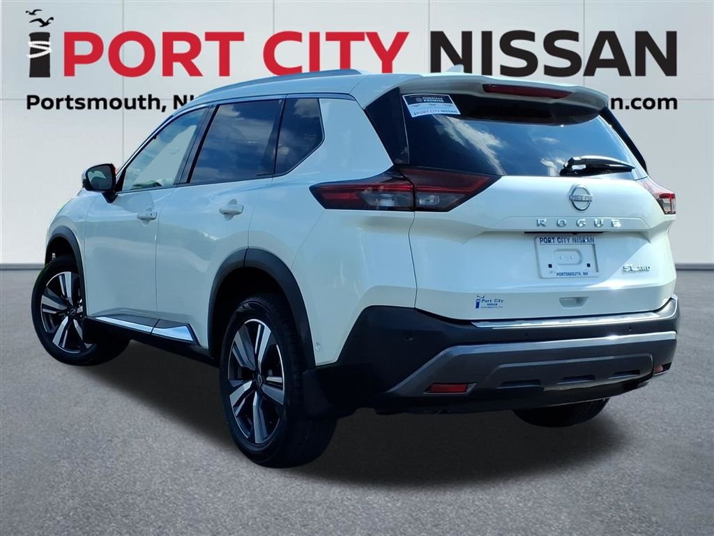 Used 2023 Pearl White Nissan SL premium w/heated leather seats & pano roof image 36