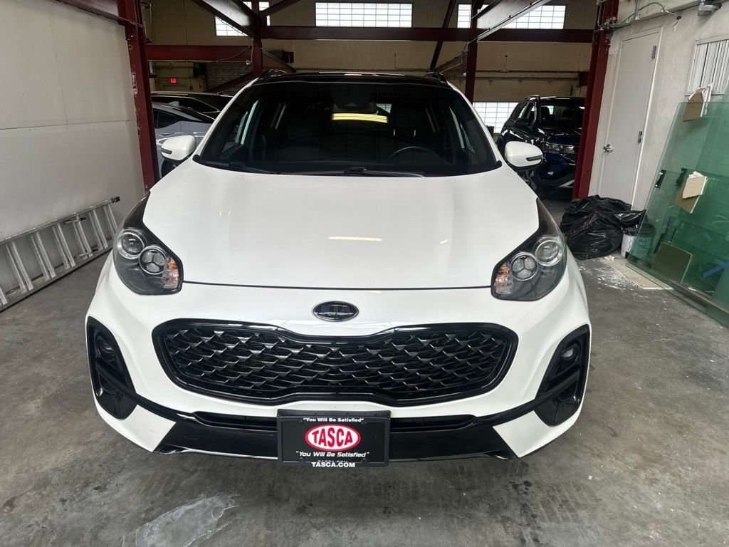 Used 2022 White Kia Nightfall image 6