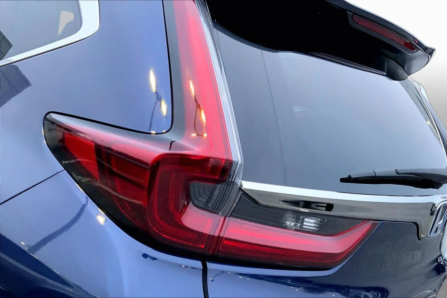 Used 2022 Obsidian Blue Pearl Honda Touring image 25