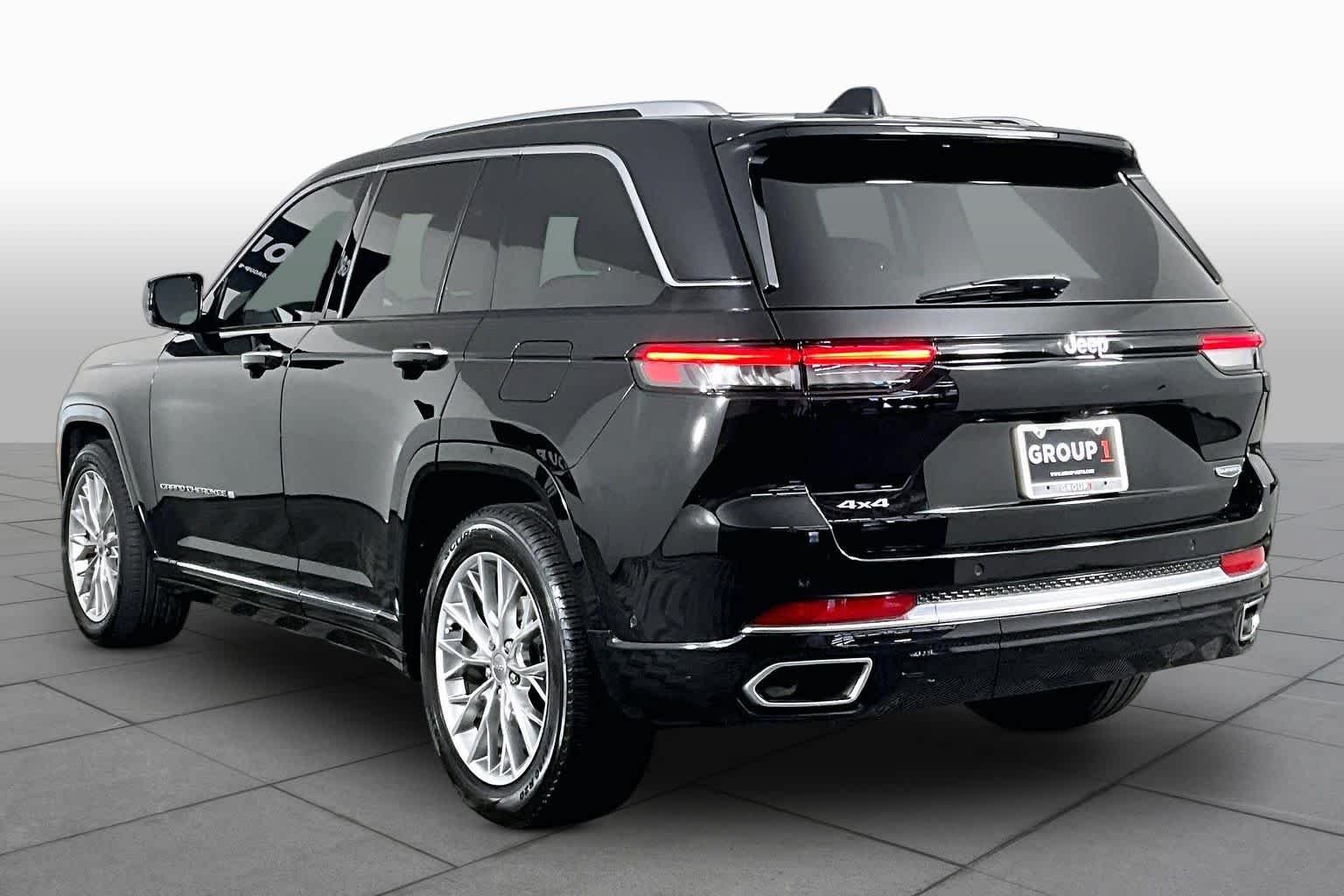 Used 2022 Diamond Black Crystal Pearlcoat Jeep Summit image 11