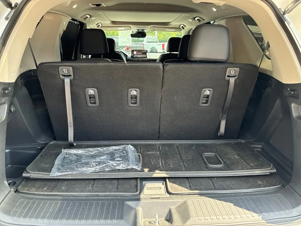 Used 2025 White Honda Touring image 34