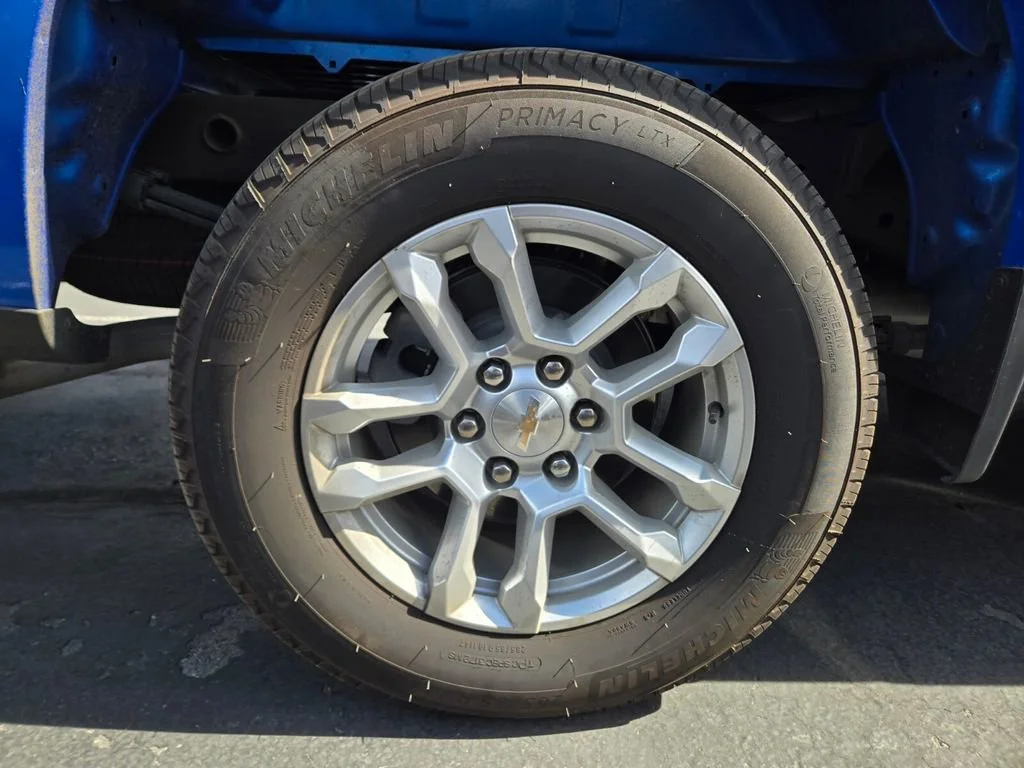 Used 2025 Riptide Blue Metallic Chevrolet LT image 4