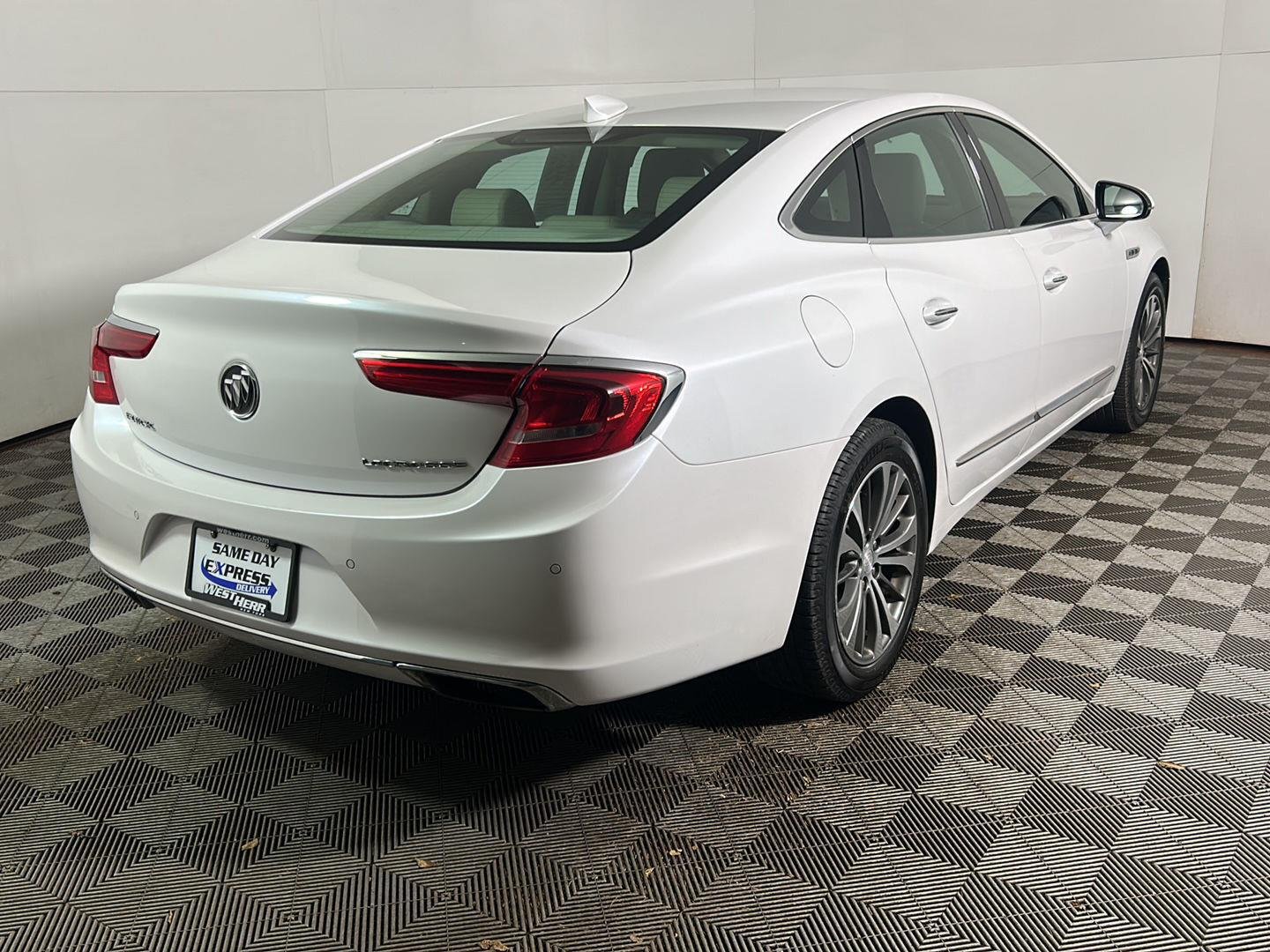 Used 2017 White Frost Tricoat Buick Essence image 6