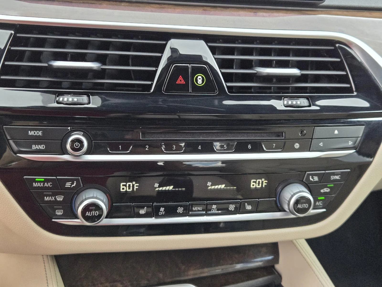 2019 BMW 5 Series 530i - Photo 14