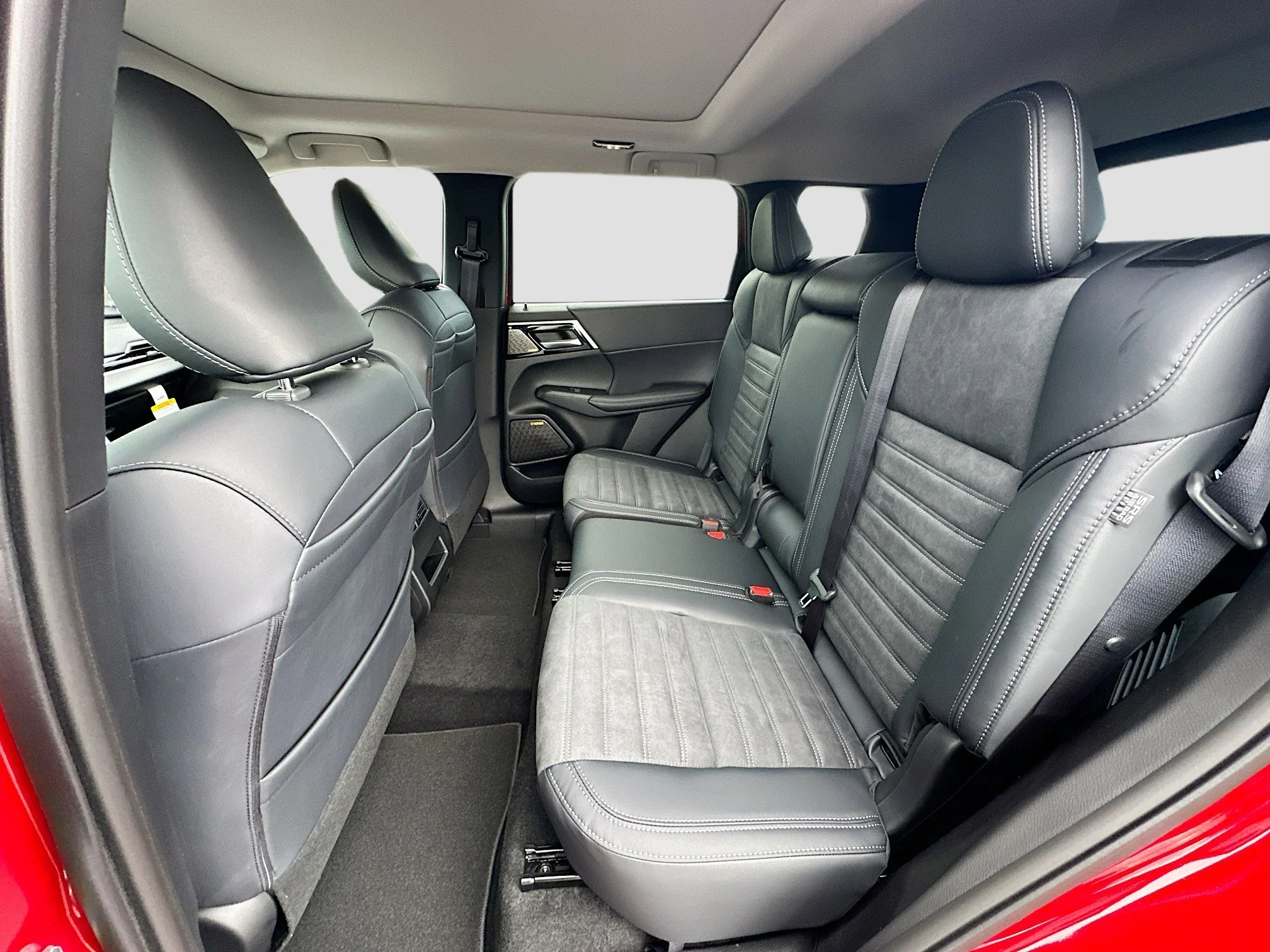 New 2026 Red Diamond Mitsubishi SE image 17